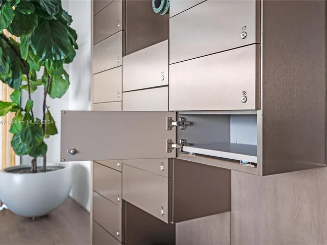 650 NE 32nd St, Miami FL 33137