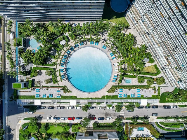 650 NE 32nd St, Miami FL 33137