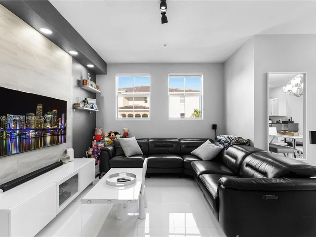 8800 NW 107th Ct # 204, Doral FL 33178