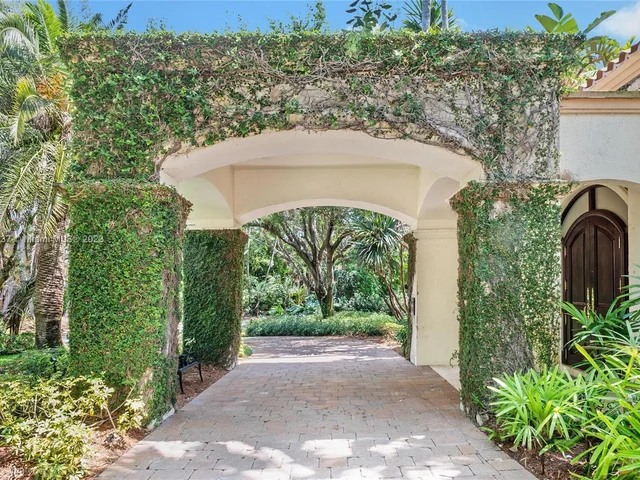 6850 SW 115th St, Pinecrest FL 33156