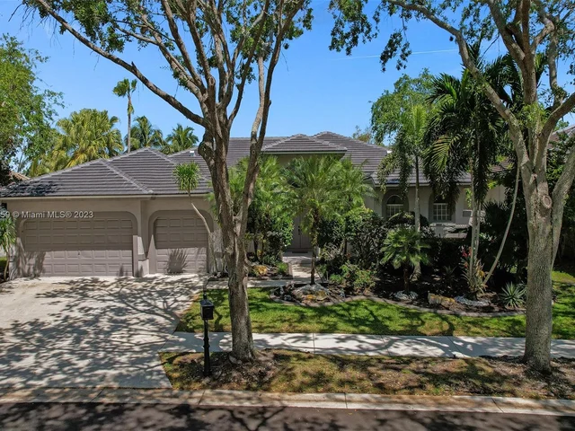 205 Landings Blvd, Weston FL 33327