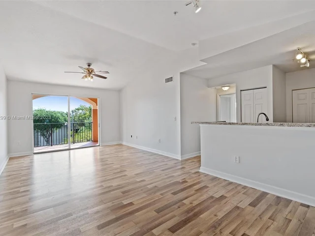 6841 SW 44th St # 302, Miami FL 33155