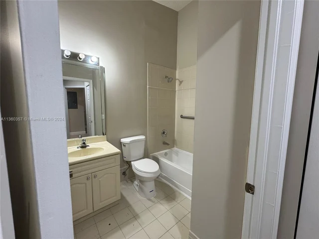 7940 NW 6th St # 203, Pembroke Pines FL 33024