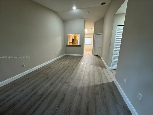 7940 NW 6th St # 203, Pembroke Pines FL 33024