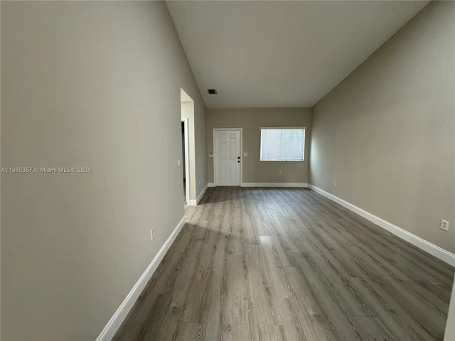 7940 NW 6th St # 203, Pembroke Pines FL 33024