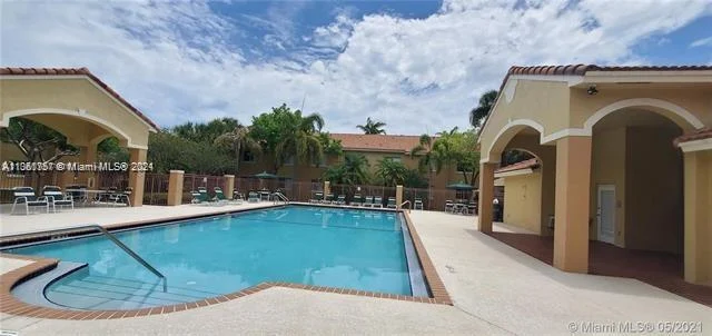 7940 NW 6th St # 203, Pembroke Pines FL 33024