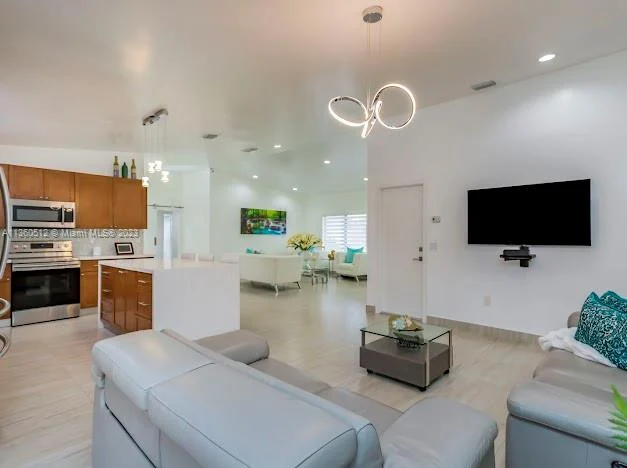 13360 SW 40th St, Miami FL 33175