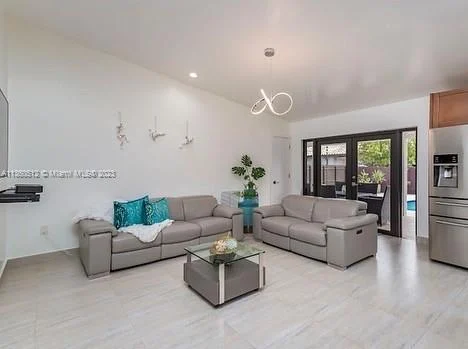 13360 SW 40th St, Miami FL 33175