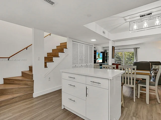 11143 NW 7th St # 5, Miami FL 33172