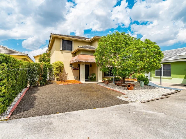 5259 NW 186 LN, Miami Gardens FL 33055-2391