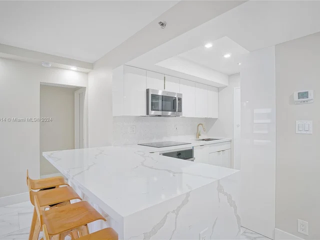 5225 Collins Ave # 1403, Miami Beach FL 33140