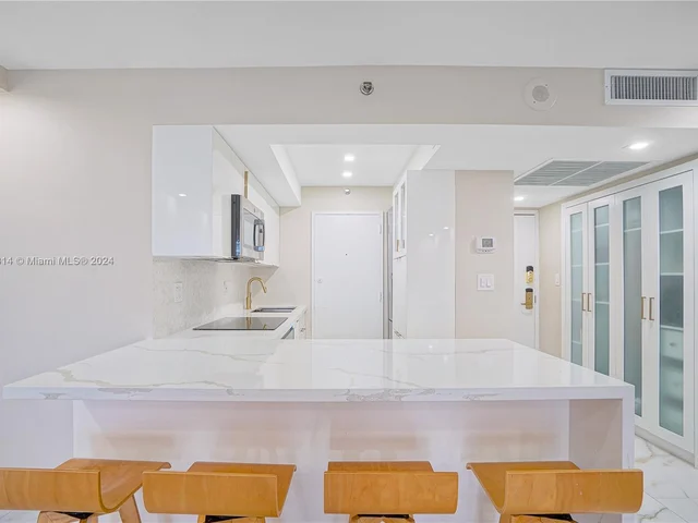 5225 Collins Ave # 1403, Miami Beach FL 33140