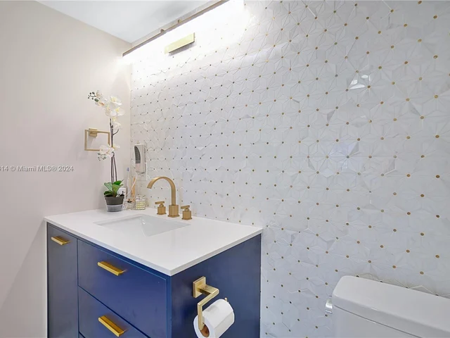 5225 Collins Ave # 1403, Miami Beach FL 33140