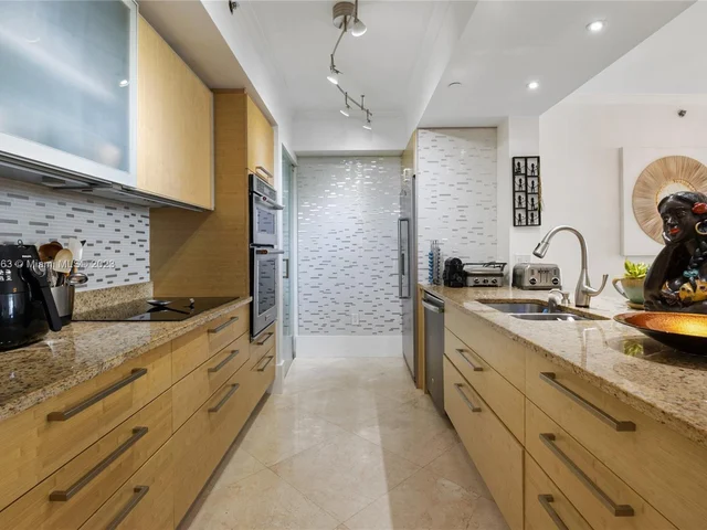 1830 S Ocean Dr # 3904, Hallandale Beach FL 33009