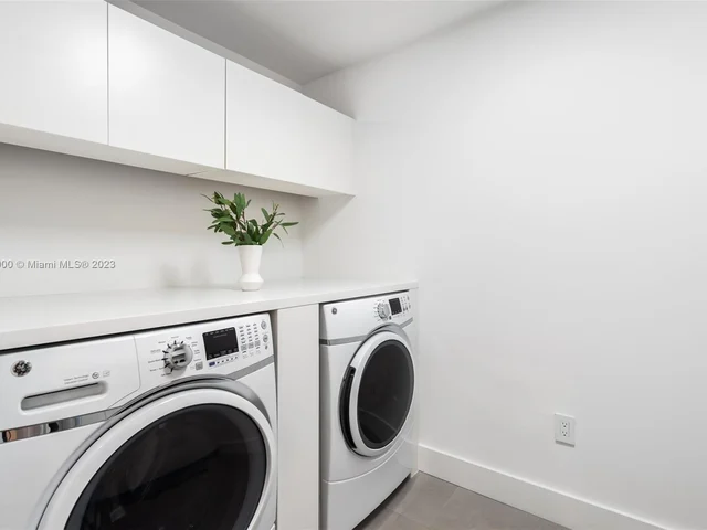 1785 Fairhaven Pl, Miami FL 33133