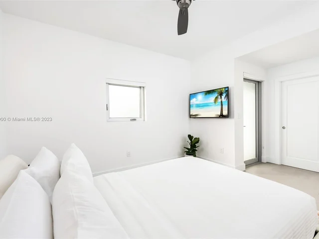 1785 Fairhaven Pl, Miami FL 33133