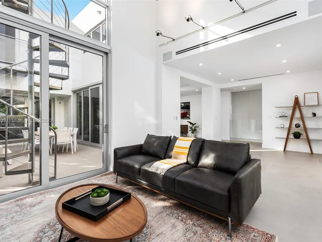 1785 Fairhaven Pl, Miami FL 33133