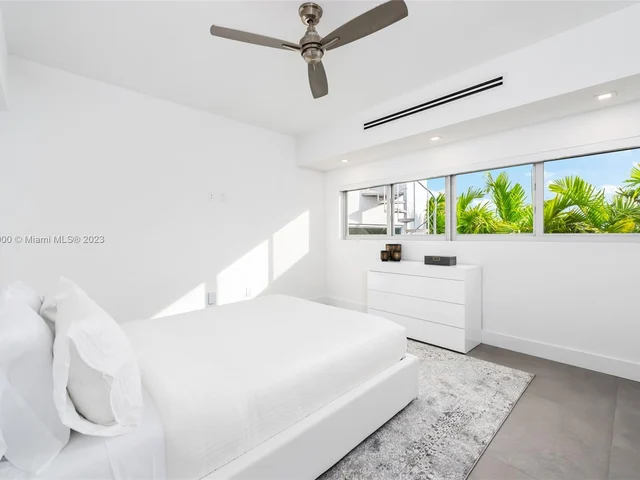 1785 Fairhaven Pl, Miami FL 33133