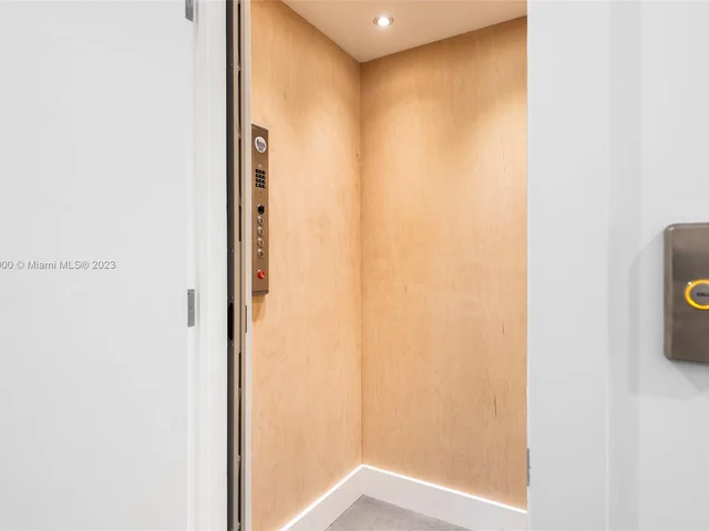 1785 Fairhaven Pl, Miami FL 33133