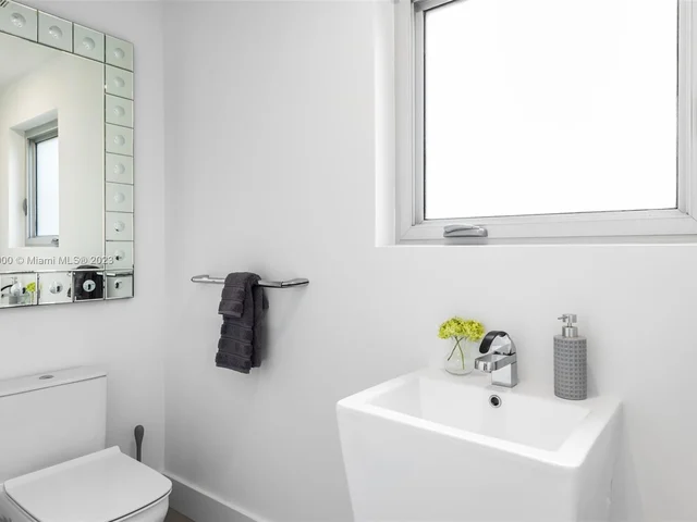 1785 Fairhaven Pl, Miami FL 33133