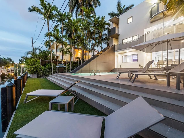 1785 Fairhaven Pl, Miami FL 33133