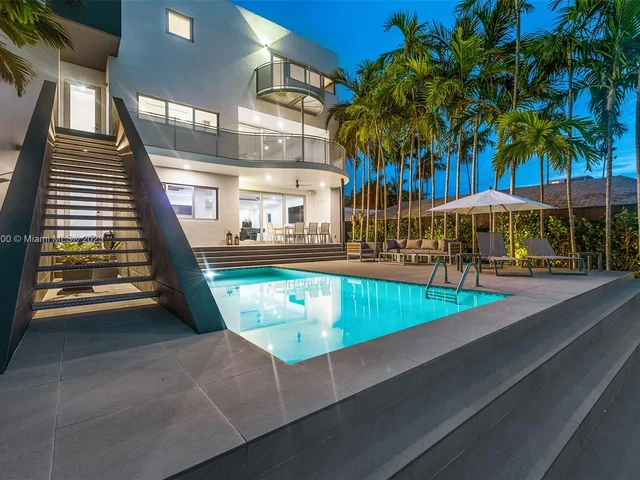 1785 Fairhaven Pl, Miami FL 33133