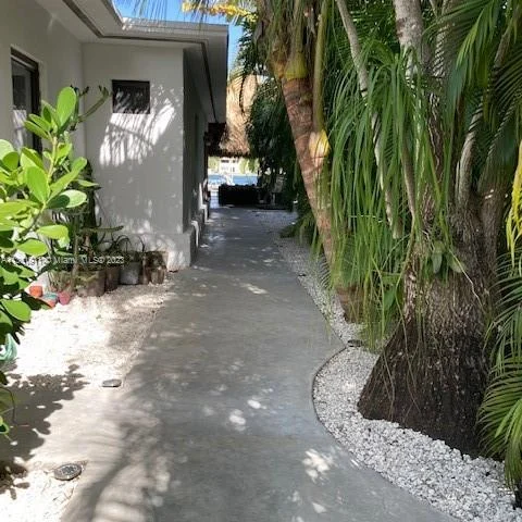 841 86th St, Miami Beach FL 33141