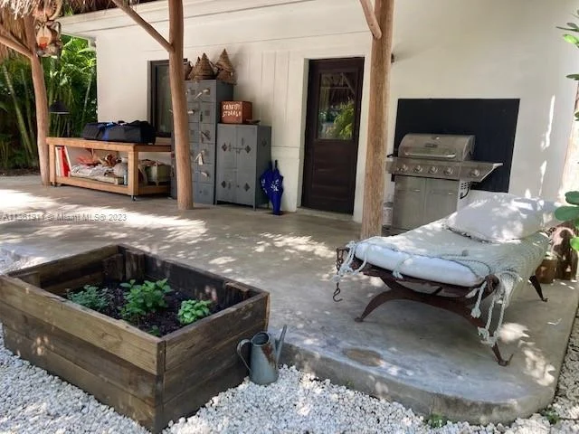 841 86th St, Miami Beach FL 33141