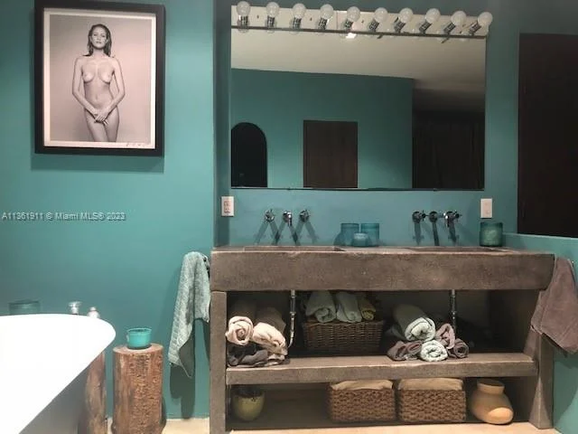 841 86th St, Miami Beach FL 33141