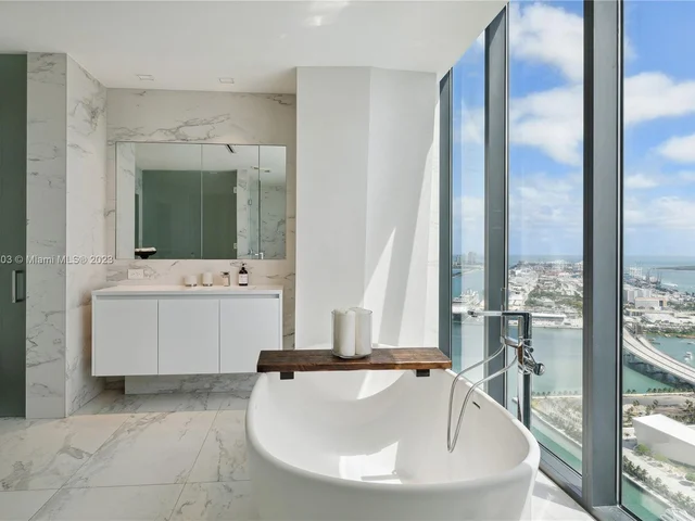 1000 Biscayne Blvd # 4401, Miami FL 33132