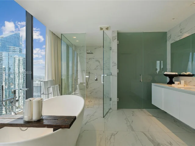 1000 Biscayne Blvd # 4401, Miami FL 33132