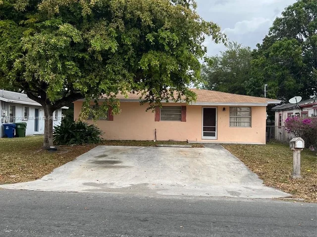 500 NW 9th St, Hallandale Beach FL 33009