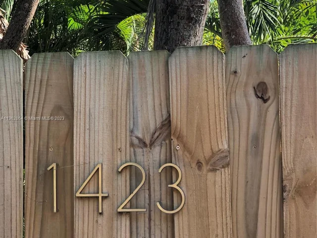 1423 Wiley St, Hollywood FL 33020