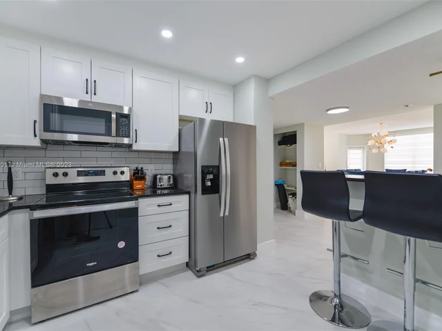 1985 S Ocean Dr # 15E, Hallandale Beach FL 33009