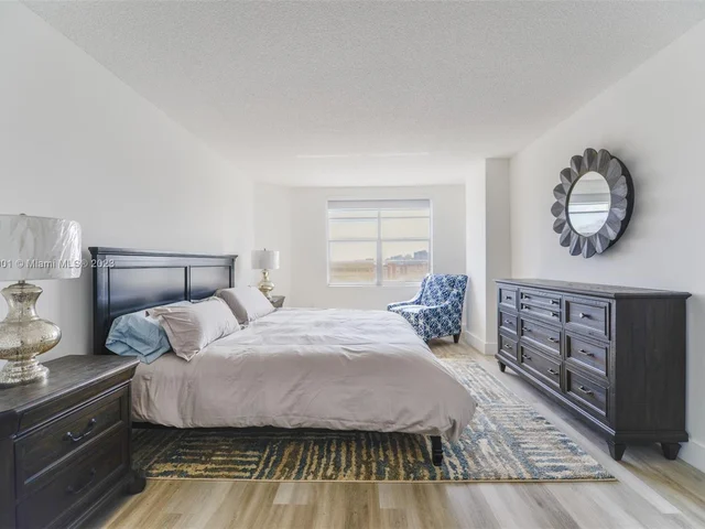 1985 S Ocean Dr # 15E, Hallandale Beach FL 33009