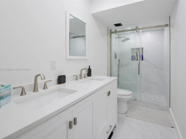 1985 S Ocean Dr # 15E, Hallandale Beach FL 33009