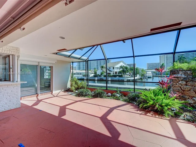 3218 NE 38th St, Fort Lauderdale FL 33308