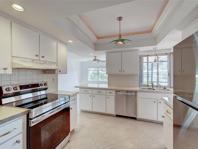 3218 NE 38th St, Fort Lauderdale FL 33308