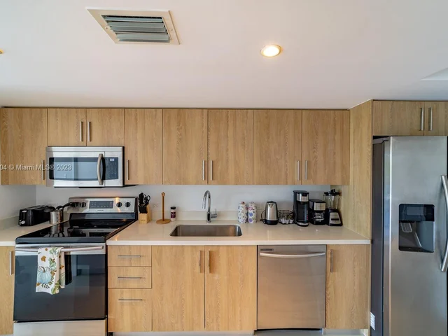 1100 100th St # 403, Bay Harbor Islands FL 33154