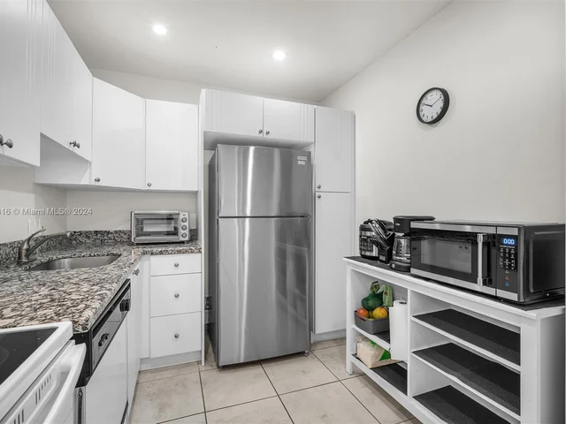 3625 N Country Club Dr, Aventura FL 33180