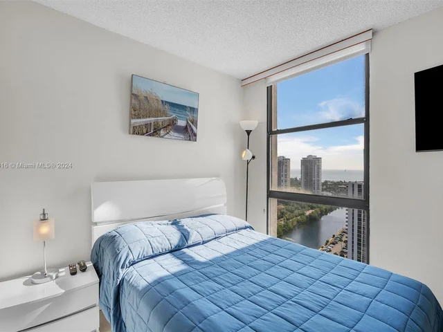 3625 N Country Club Dr, Aventura FL 33180