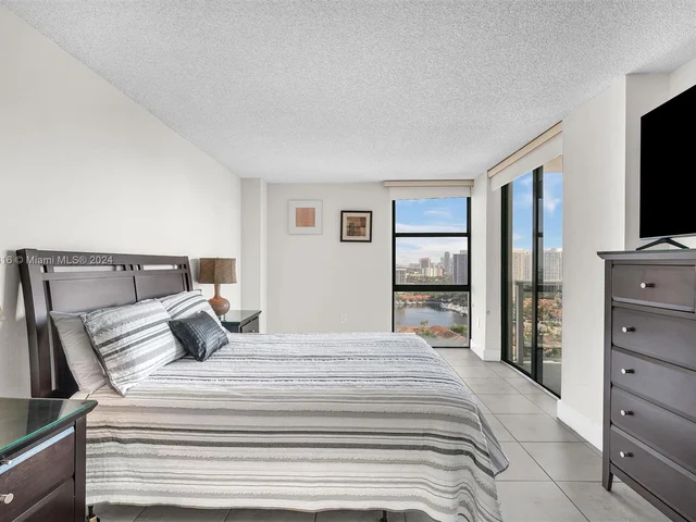 3625 N Country Club Dr, Aventura FL 33180