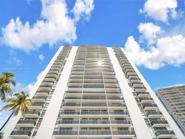 3625 N Country Club Dr, Aventura FL 33180