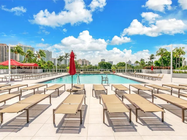 3625 N Country Club Dr, Aventura FL 33180
