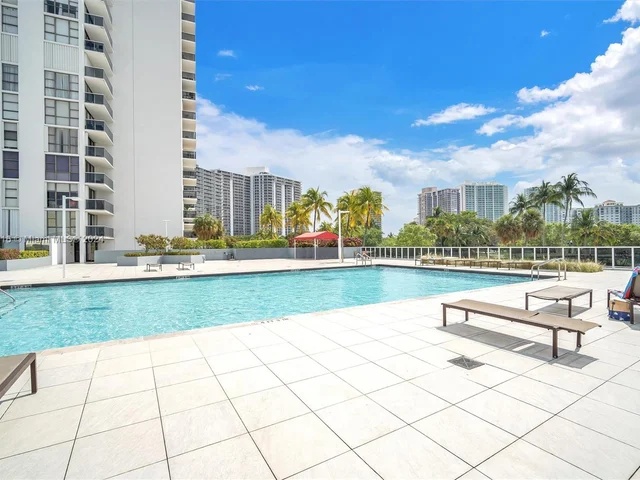 3625 N Country Club Dr, Aventura FL 33180