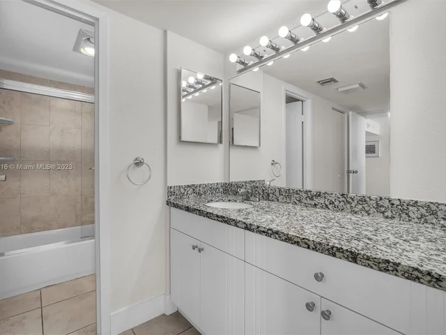 3625 N Country Club Dr, Aventura FL 33180