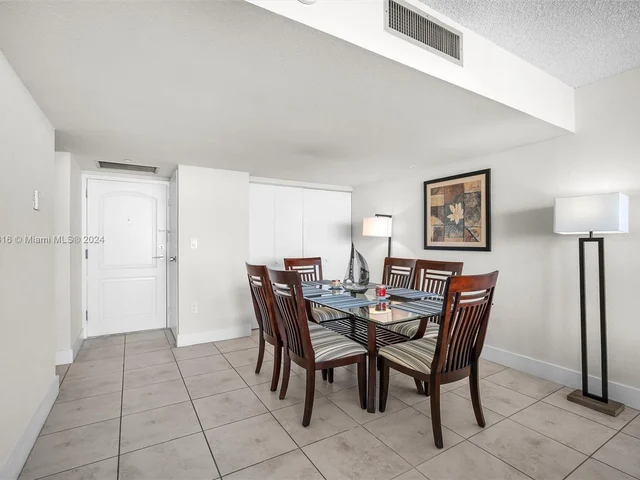 3625 N Country Club Dr, Aventura FL 33180