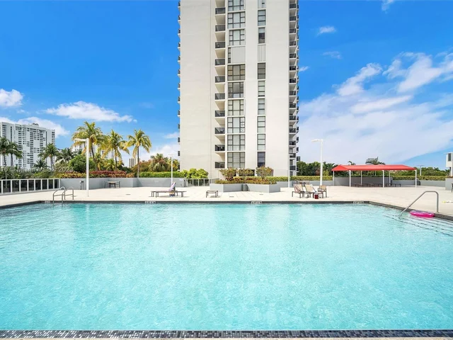 3625 N Country Club Dr, Aventura FL 33180