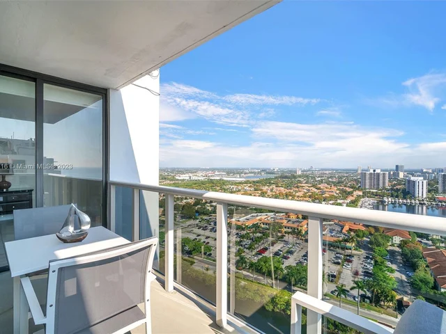 3625 N Country Club Dr, Aventura FL 33180