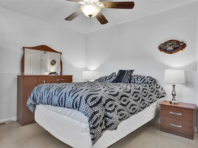 219 NE 14th Ave # 107, Hallandale Beach FL 33009